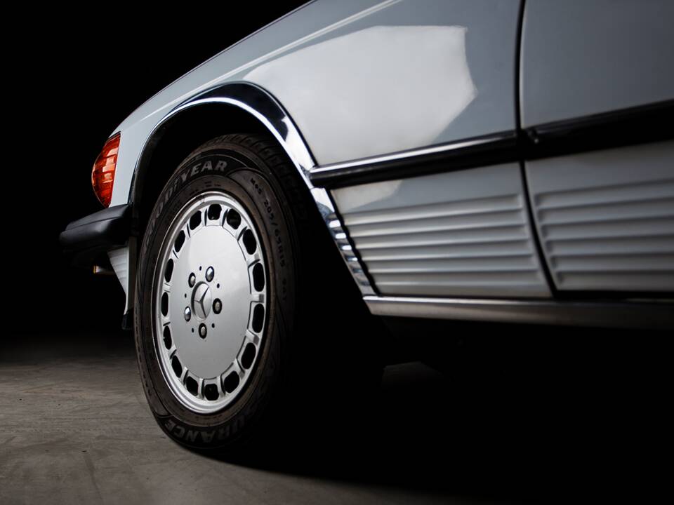 Image 45/48 of Mercedes-Benz 560 SL (1988)