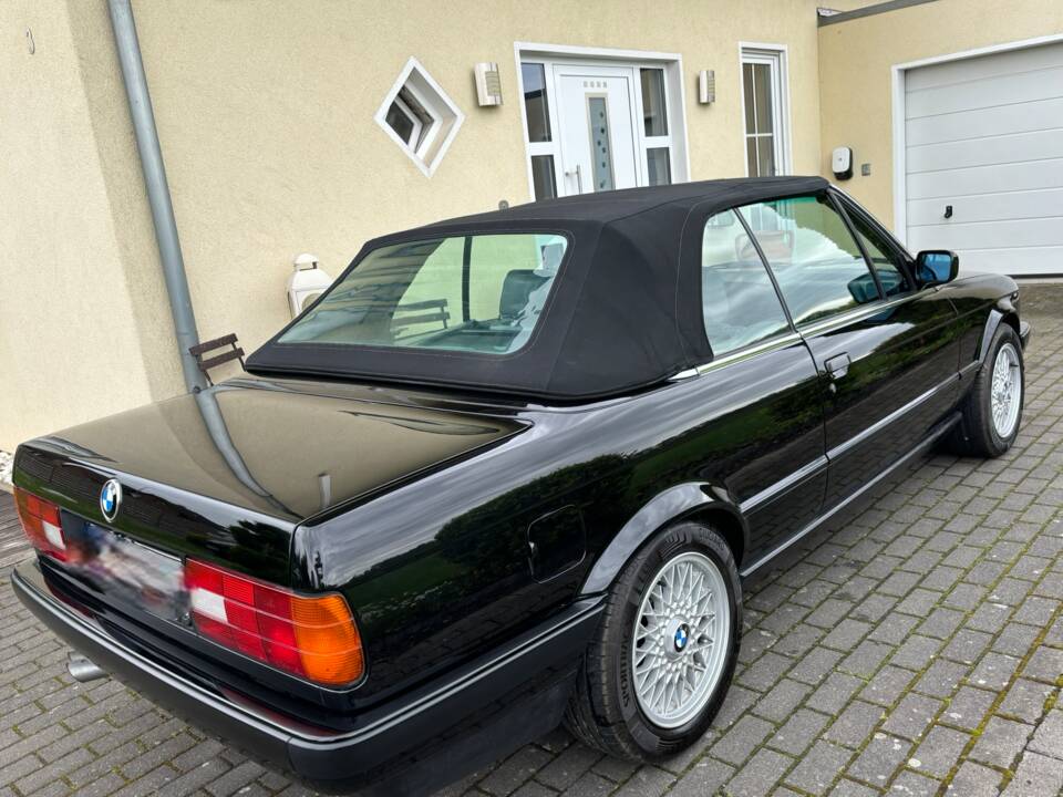 Image 35/40 of BMW 320i (1992)
