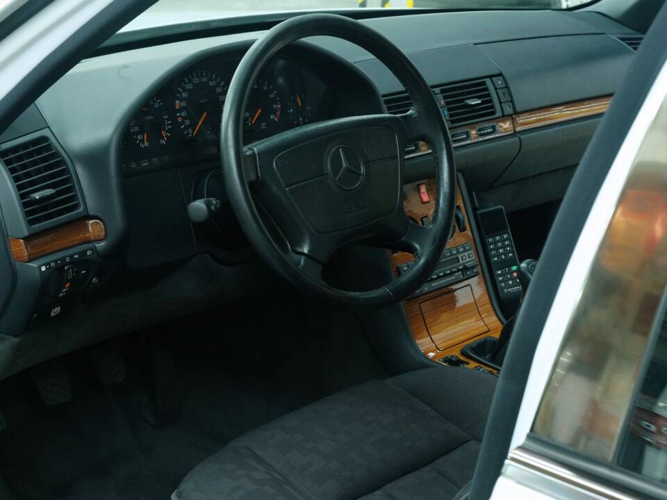 Bild 43/50 von Mercedes-Benz 300 SE (1992)