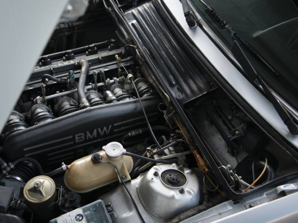 Image 17/48 of BMW M 635 CSi (1985)