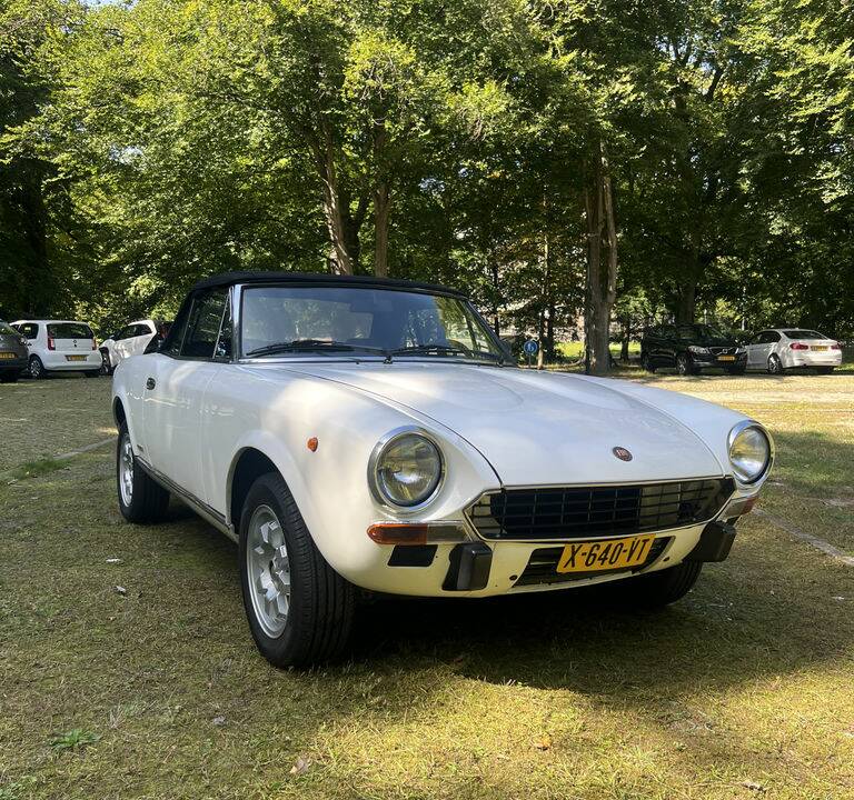 Image 3/8 of FIAT 124 Spider CS2 (1979)