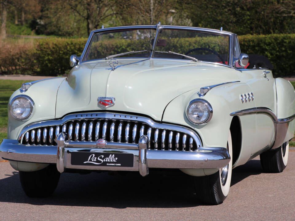 Image 2/27 of Buick Roadmaster (1949)