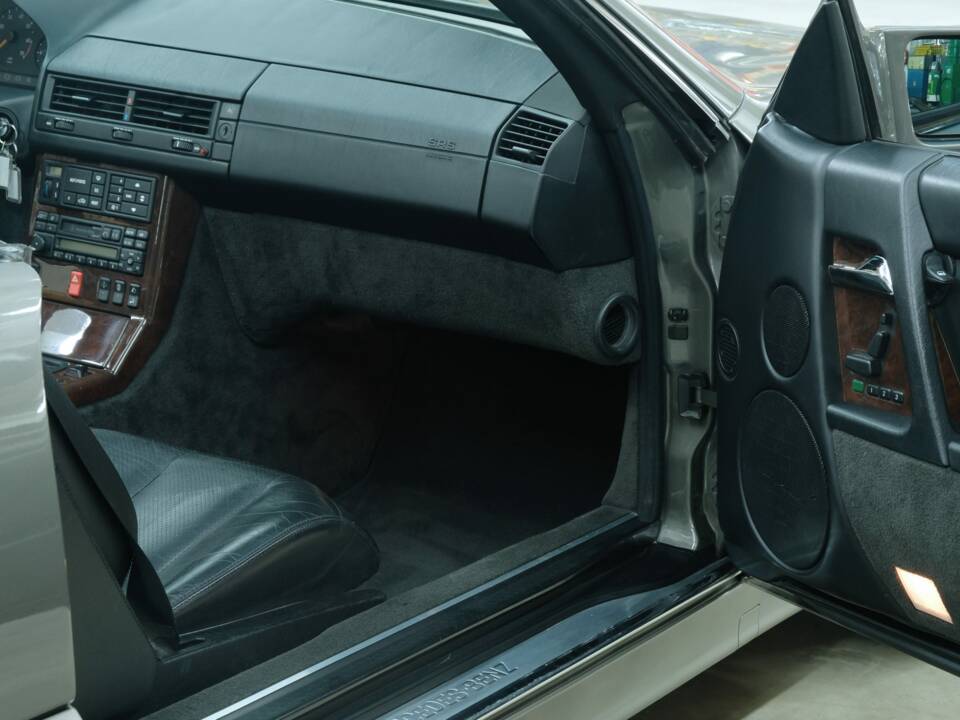 Image 35/50 of Mercedes-Benz SL 500 (1994)