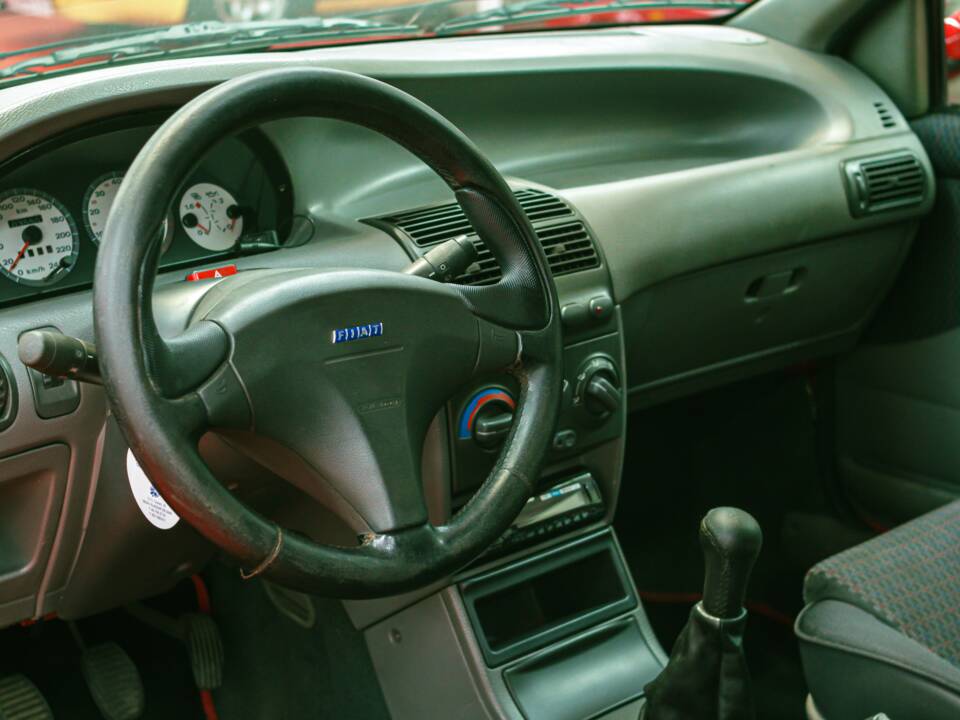 Image 29/39 of FIAT Punto GT (1995)