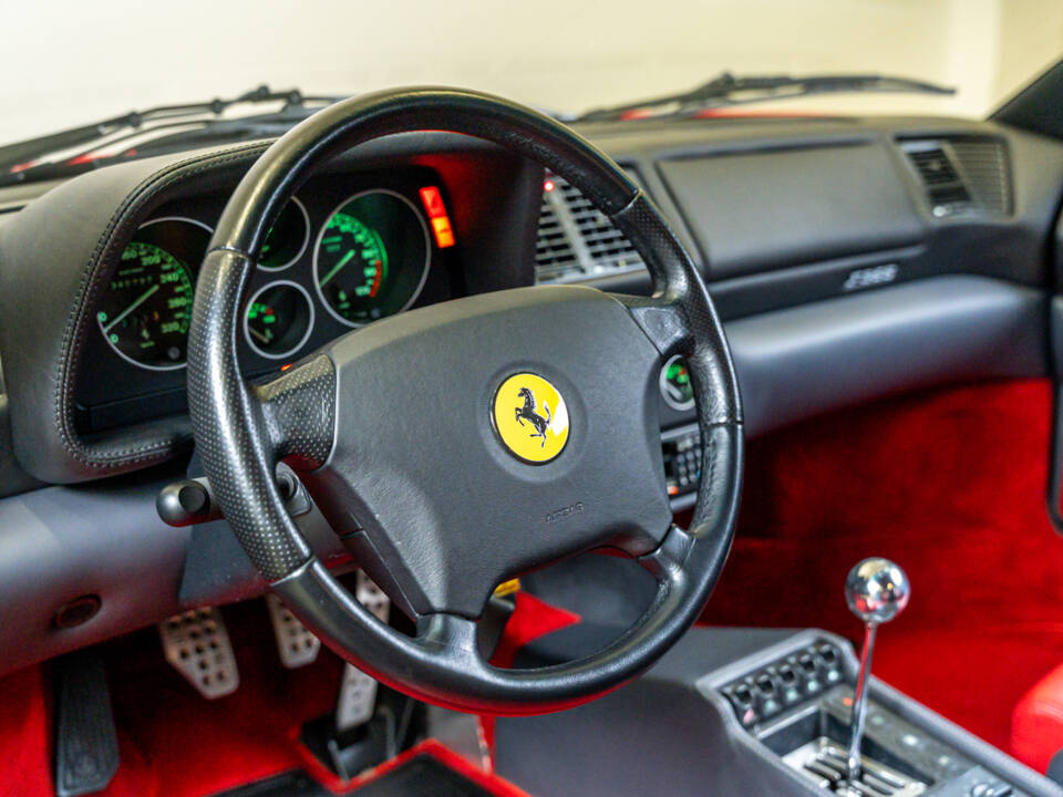 Image 42/83 of Ferrari F 355 Berlinetta (1996)