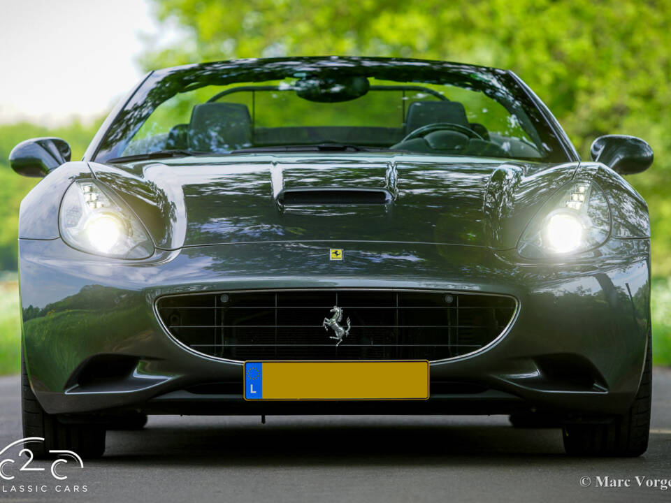 Image 2/85 de Ferrari California (2010)
