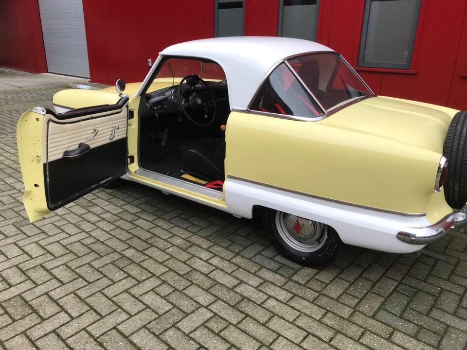 Image 4/10 of Nash Metropolitan (1958)