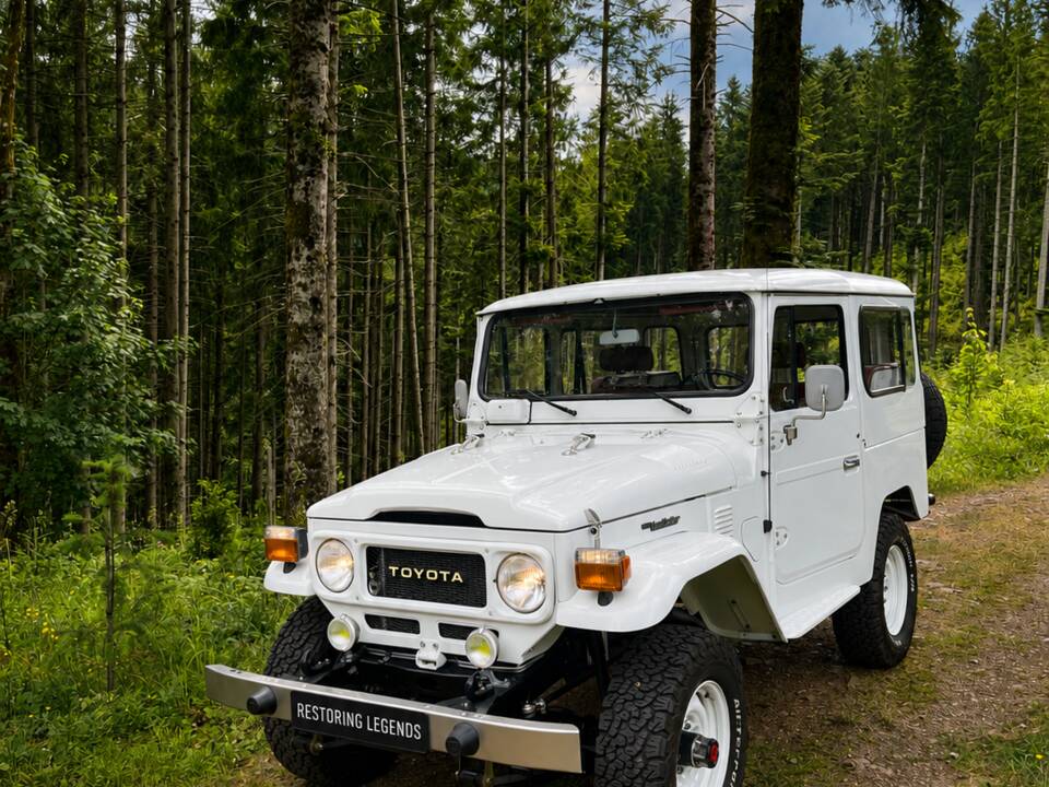 Image 4/67 of Toyota Land Cruiser FJ 40 (1982)