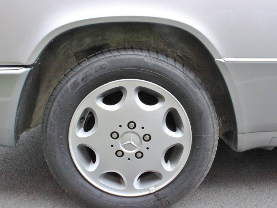 Immagine 17/19 di Mercedes-Benz 300 CE-24 (1992)
