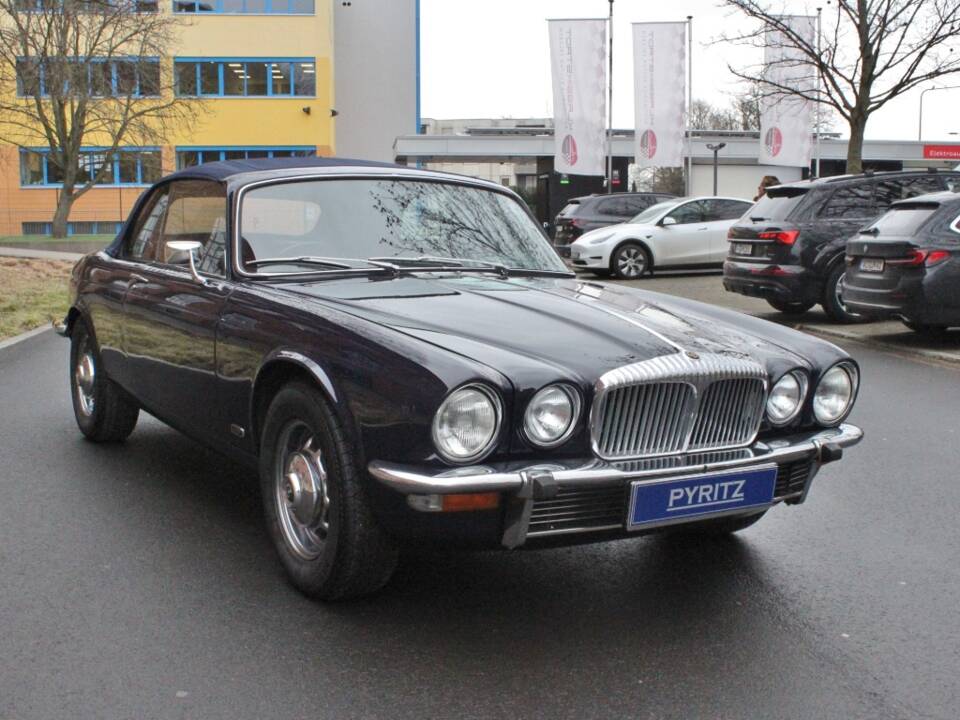 Bild 4/27 von Daimler Double Six Avon-Stevens (1978)