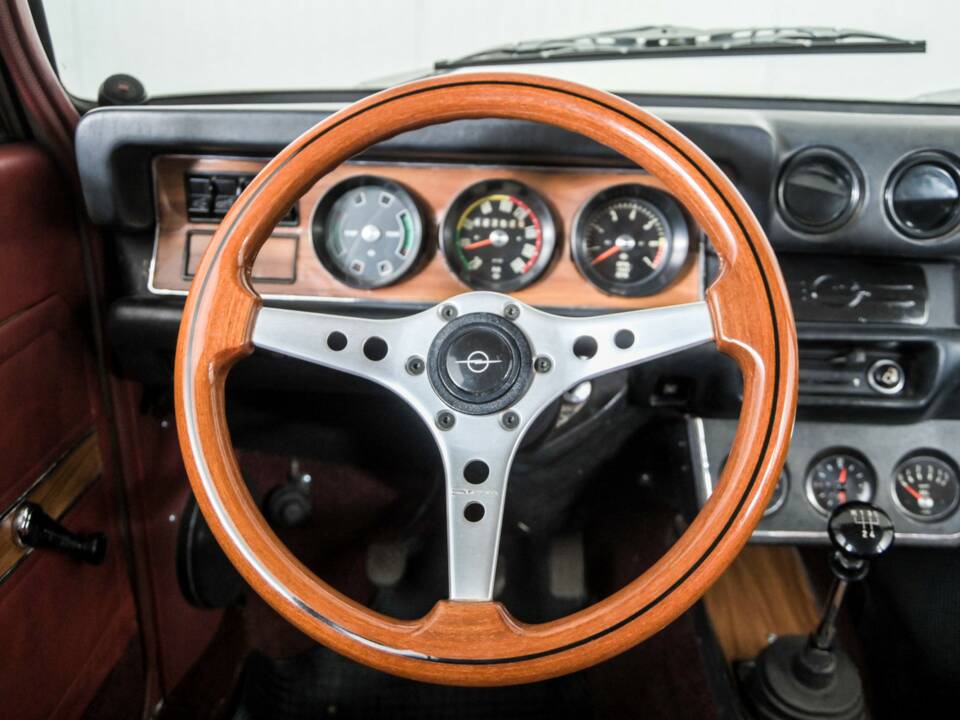 Image 8/50 of Opel Olympia 1700 S (1968)
