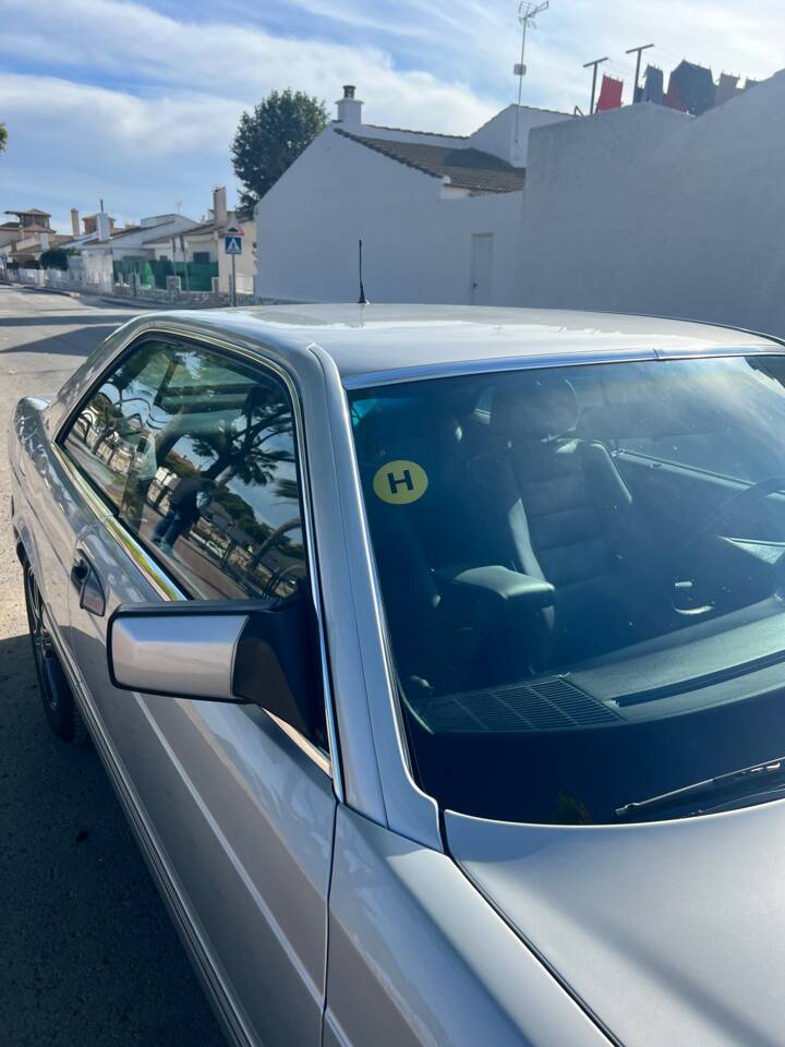 Image 8/77 of Mercedes-Benz 380 SEC (1982)