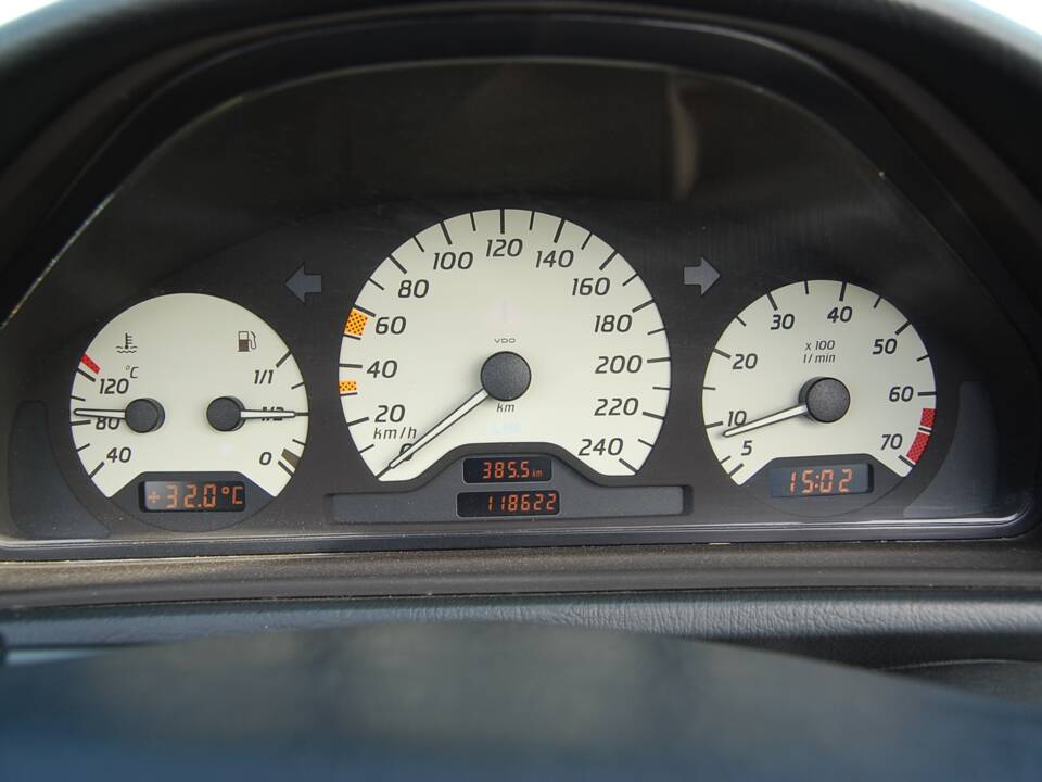 Image 26/46 of Mercedes-Benz CLK 200 (1999)