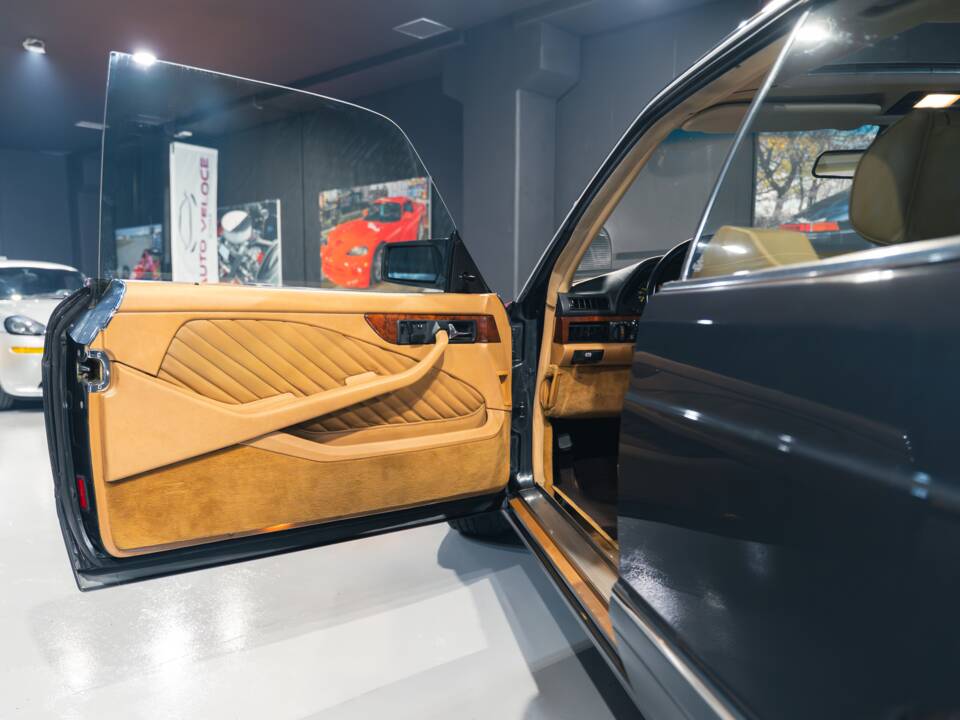 Bild 22/37 von Mercedes-Benz 560 SEC (1990)