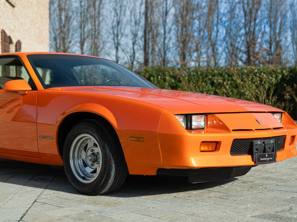 Image 24/50 of Chevrolet Camaro Z28 (1992)