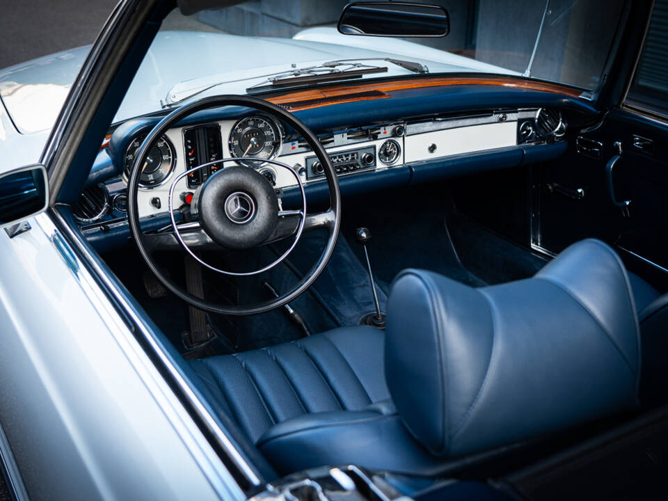 Image 7/15 of Mercedes-Benz 280 SL (1970)