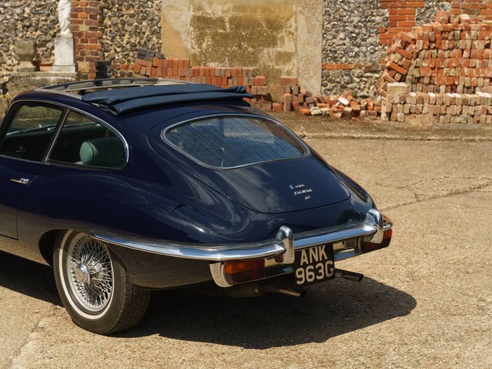 Image 9/35 de Jaguar E-Type (1968)