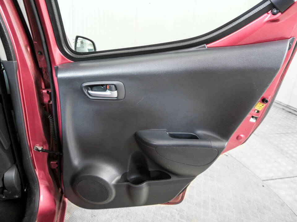 Image 32/48 of Suzuki Alto (2010)