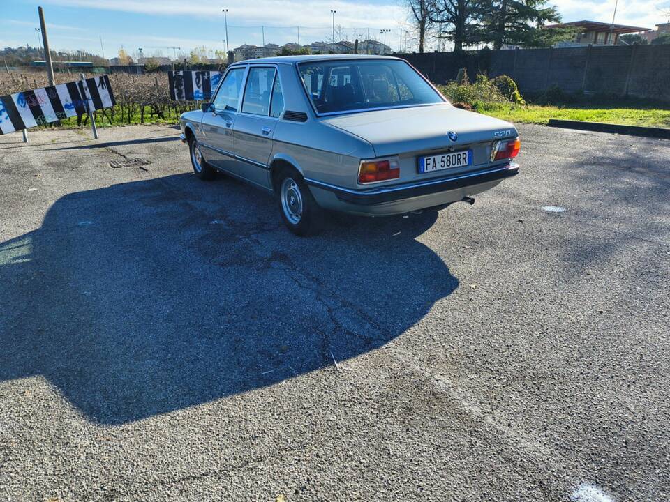 Image 5/8 de BMW 520 (1974)