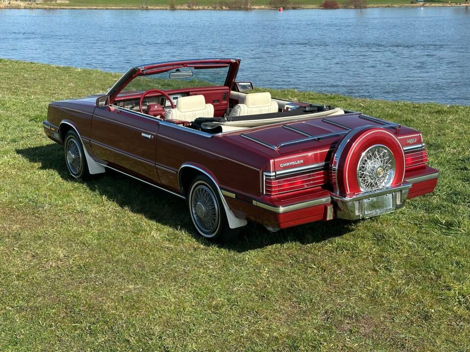Bild 4/6 von Chrysler Le Baron (1985)