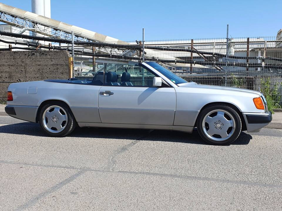 Imagen 11/94 de Mercedes-Benz 300 CE-24 3.4 AMG (1992)
