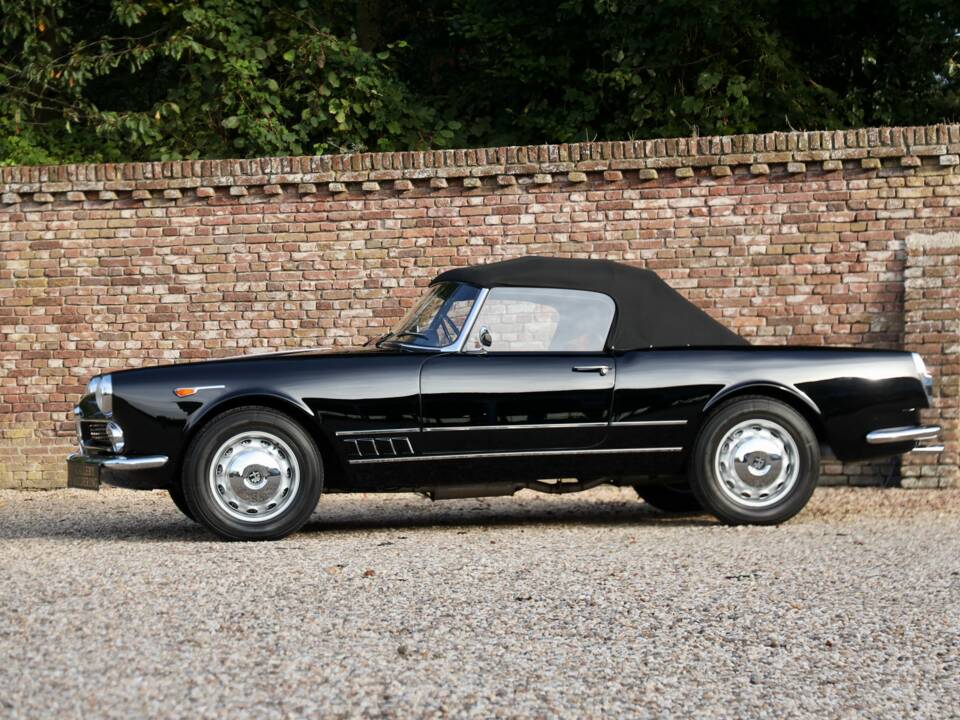 Bild 28/50 von Alfa Romeo 2000 Spider (1961)