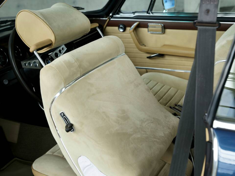 Bild 32/50 von BMW 3.0 CSi (1975)