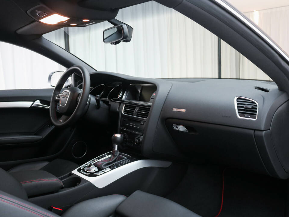 Image 8/13 de Audi RS5 (2011)