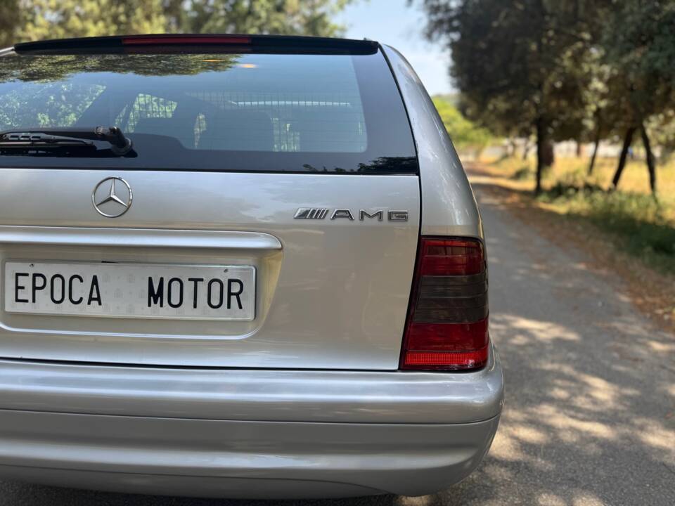 Image 9/36 of Mercedes-Benz C 43 AMG T (1998)