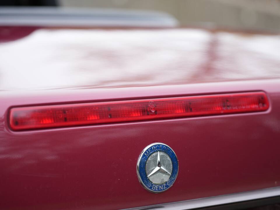 Image 47/95 of Mercedes-Benz 300 SL (1993)