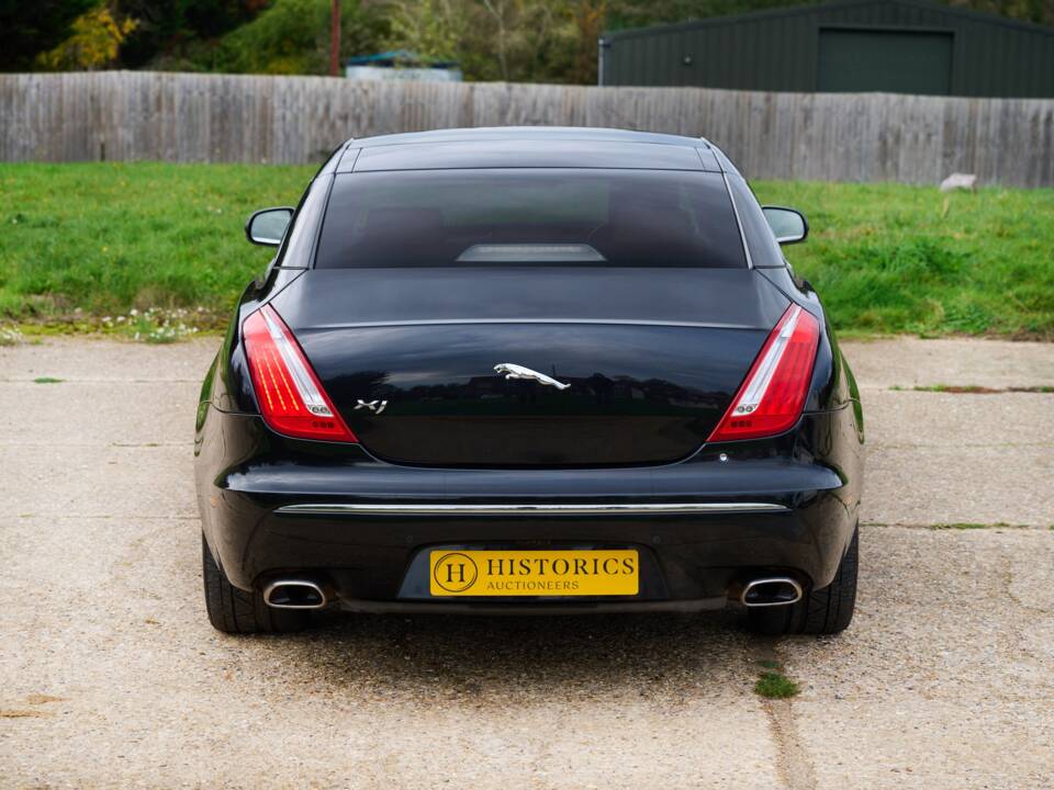 Bild 21/50 von Jaguar XJ 5.0 (2011)