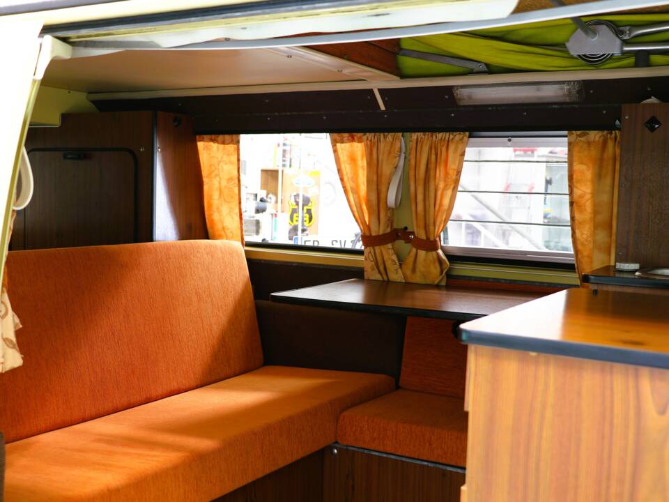 Afbeelding 15/36 van Volkswagen T2b Westfalia (1974)