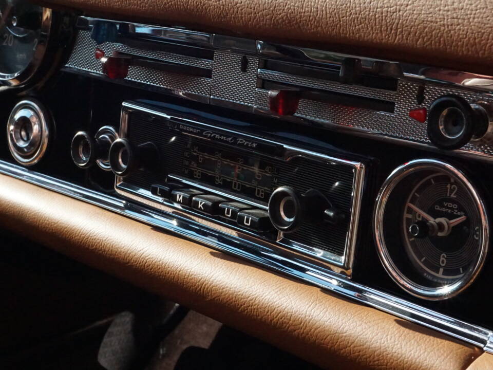 Image 18/29 of Mercedes-Benz 230 SL (1965)