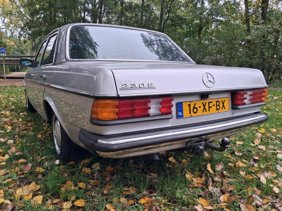 Bild 6/8 von Mercedes-Benz 230 E (1982)