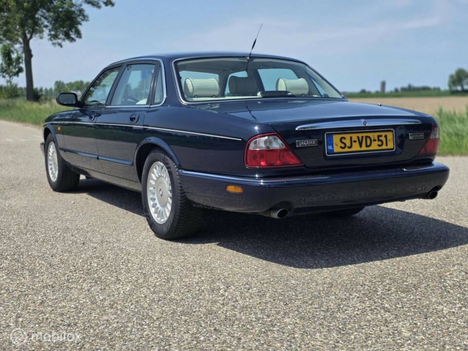 Bild 4/41 von Jaguar XJ 8 Executive (1997)