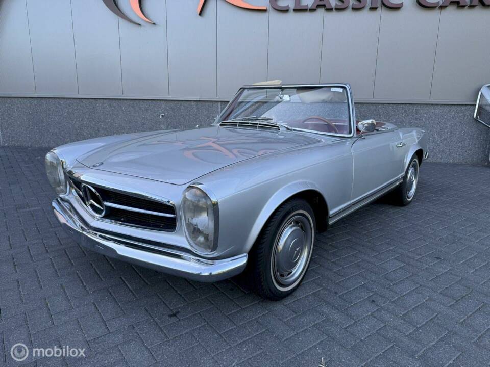 Image 3/27 of Mercedes-Benz 230 SL (1967)