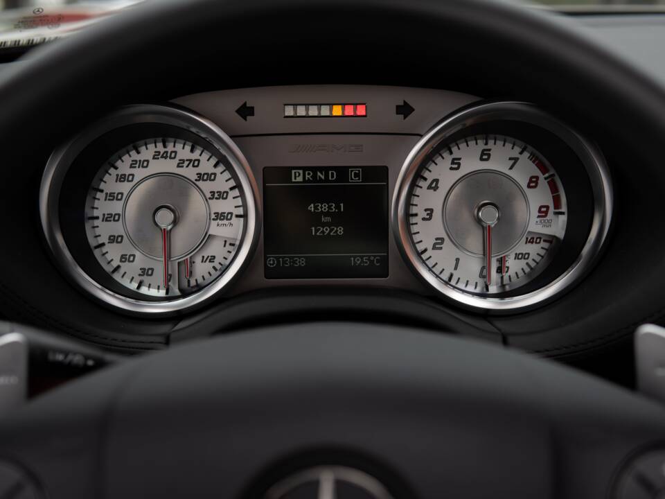 Image 31/45 of Mercedes-Benz SLS AMG Roadster (2012)