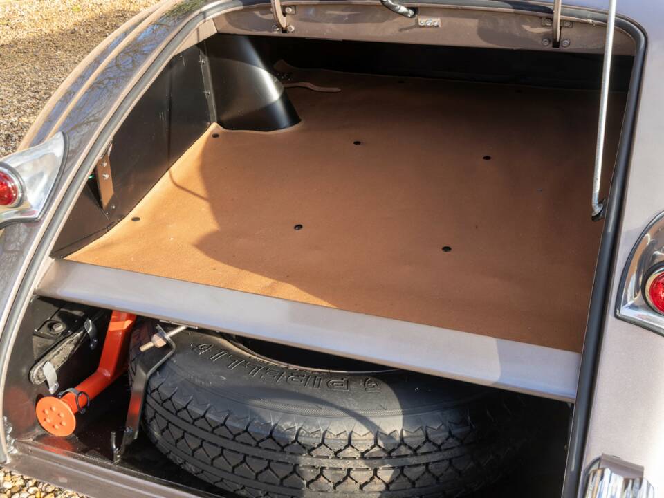 Image 25/50 of Jaguar XK 120 OTS (1952)