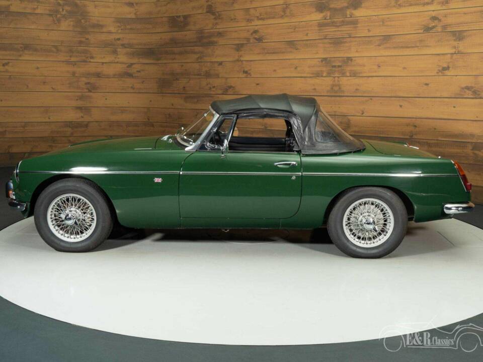 Image 14/19 de MG MGB (1966)