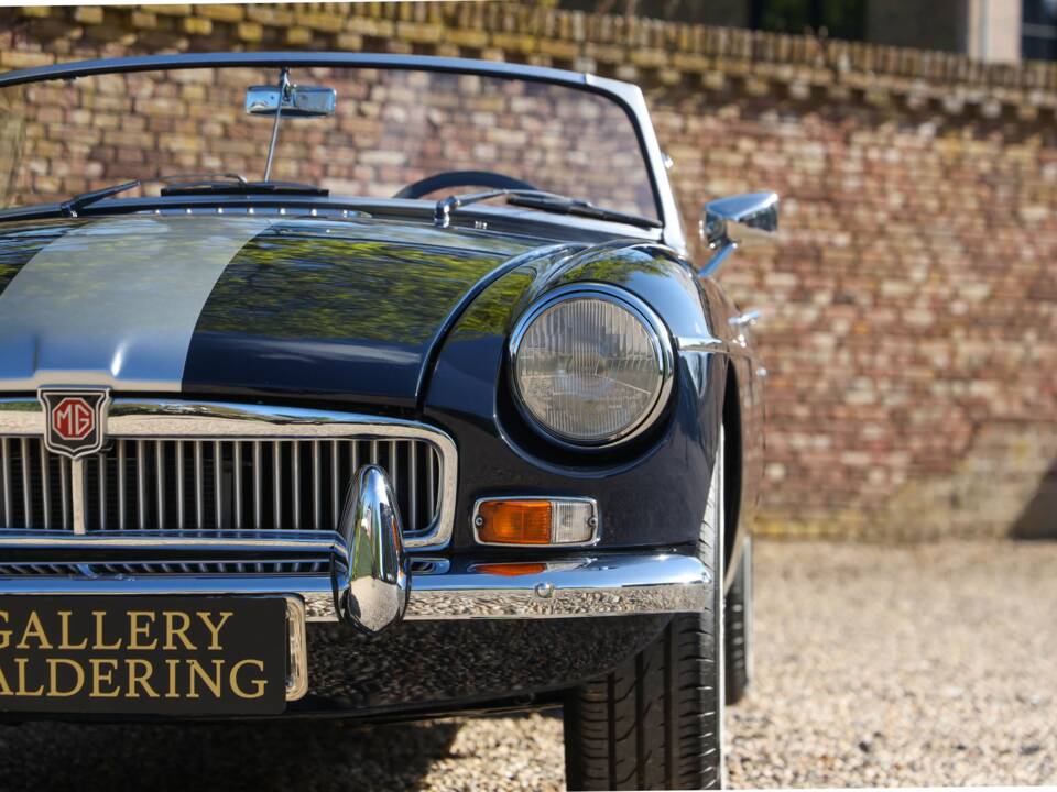 Image 31/50 de MG MGB (1966)