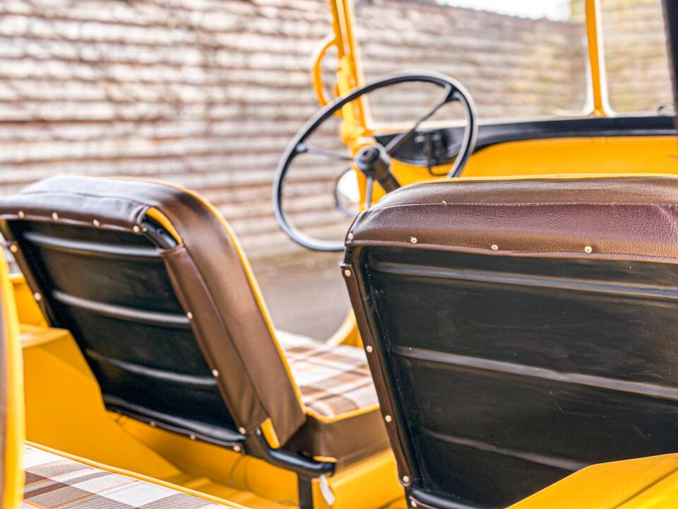 Image 21/25 of Willys-Overland CJ-3A (1949)