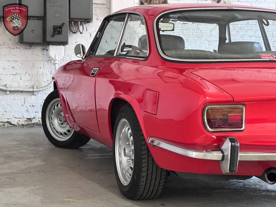 Bild 56/63 von Alfa Romeo Giulia 1300 GT Junior (1973)