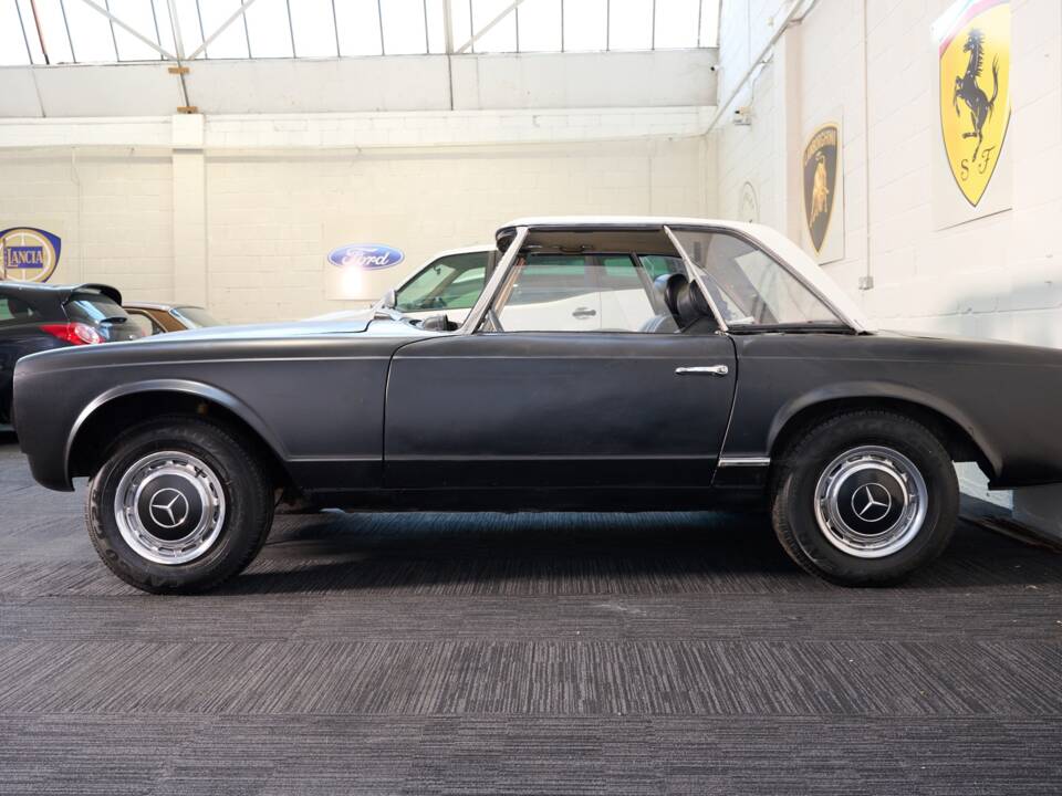 Image 2/47 de Mercedes-Benz 250 SL (1967)