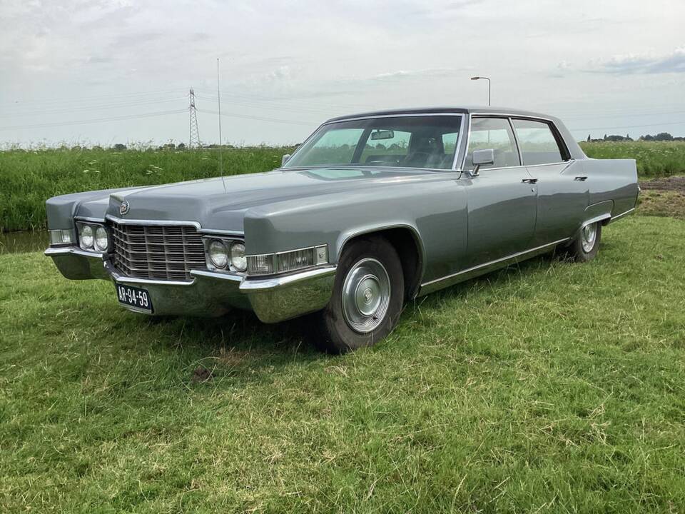 Image 4/8 of Cadillac Fleetwood 60 Special Brougham (1969)