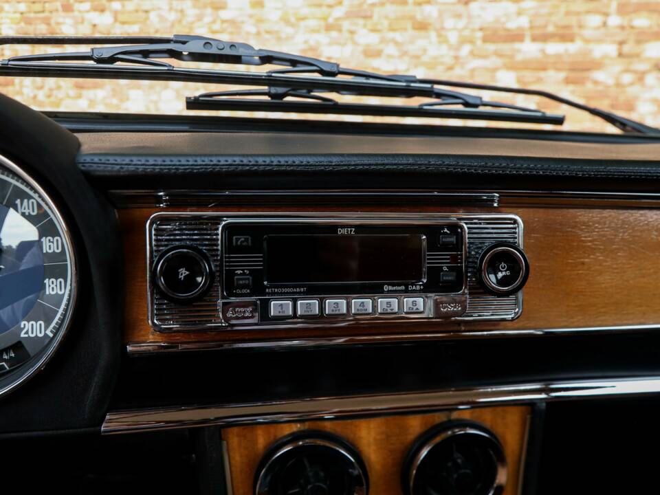 Image 18/50 of Alfa Romeo Giulia Nuova Super 1300 (1975)