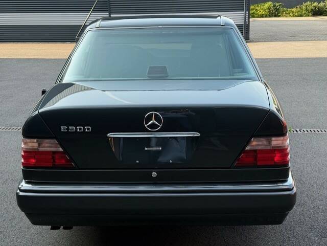 Image 5/27 of Mercedes-Benz E 500 (1994)