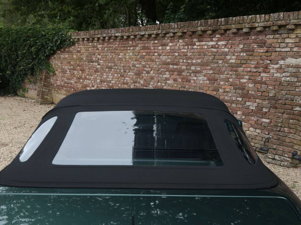 Image 13/50 of Mercedes-Benz 300 SL-24 (1992)