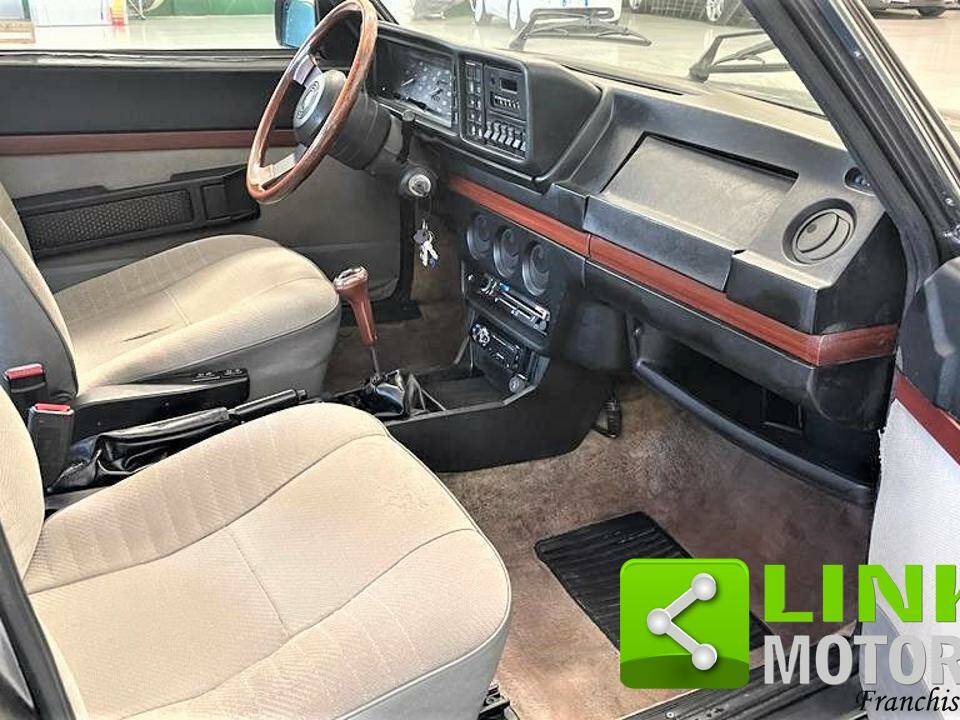 Bild 6/10 von Alfa Romeo Alfetta Quadrifoglio Oro (1984)