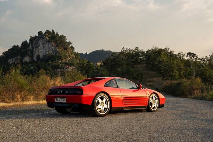 Image 7/7 of Ferrari 348 Challenge (1990)