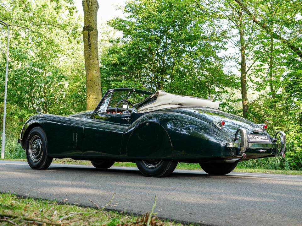 Image 30/50 of Jaguar XK 120 DHC (1953)